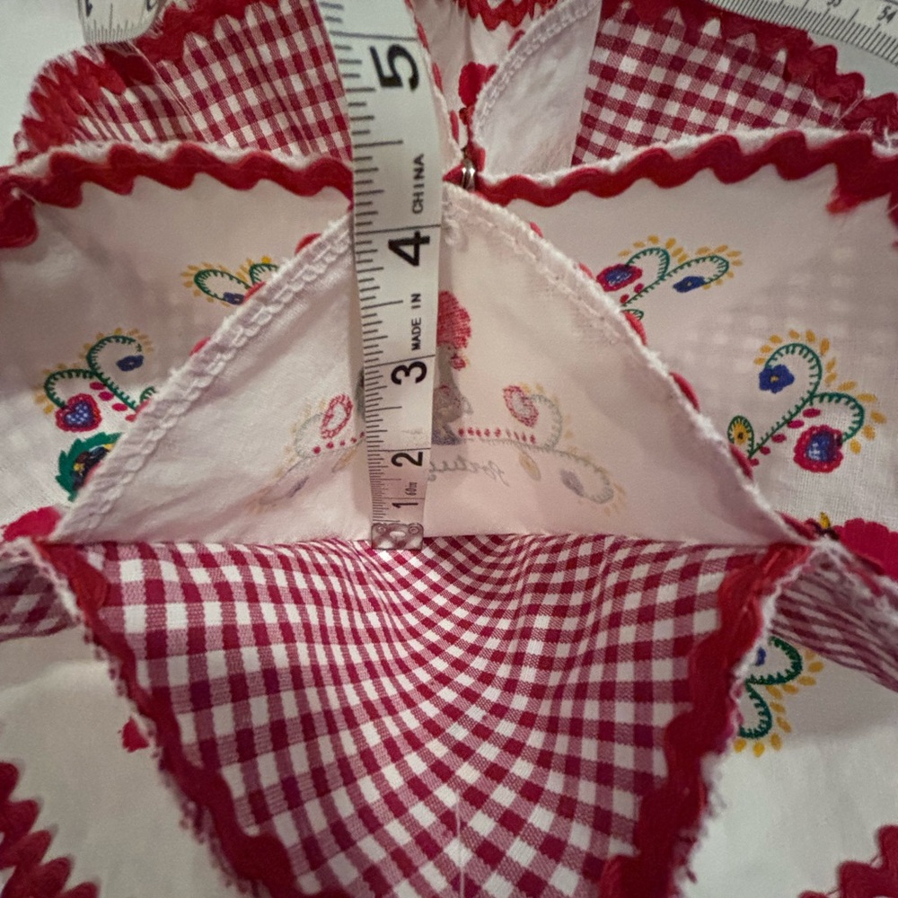 Portugal roll warmer. Colorful Embroidered Fabric with Red Accents - Picture 7 of 9
